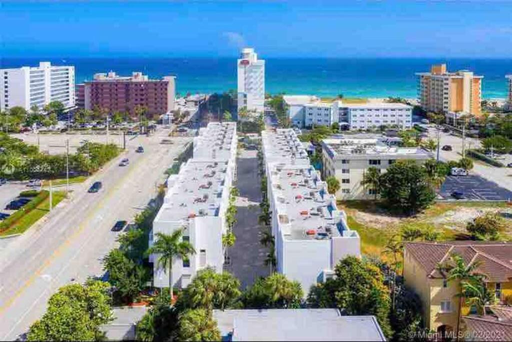Across The Ocean Few Steps To Beach Contemporary Three Bedroom Townhouse Pompano Beach Exterior foto